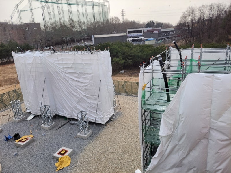 청주 시스템비계 한전 설치 후 하얀 천막 보양 작업까지