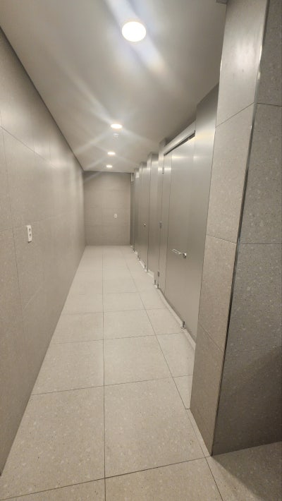 평택 지제역 동문 커뮤니티 평택 화장실 큐비클 시공 현장 평택 지제역 동문 커뮤니티 평택 화장실 큐비클 시공 현장